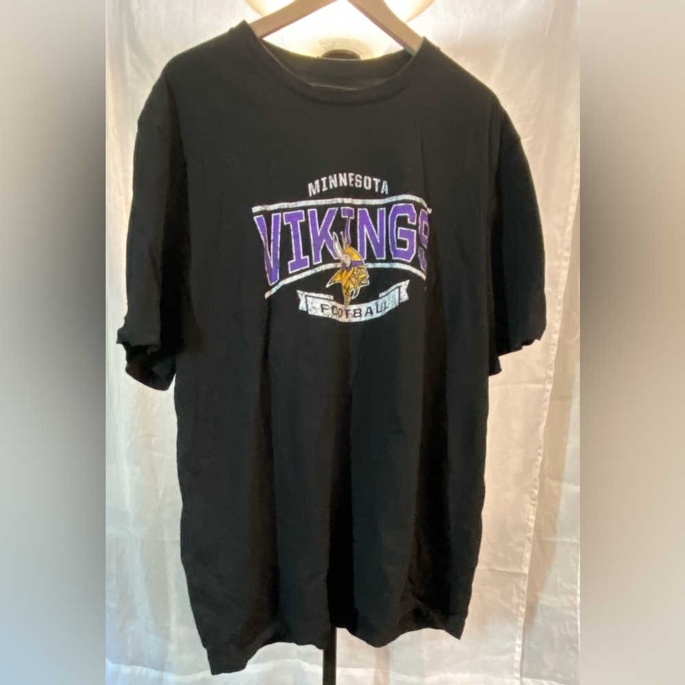 Minnesota Vikings ~ NFL ~ Men’s T-shirt
